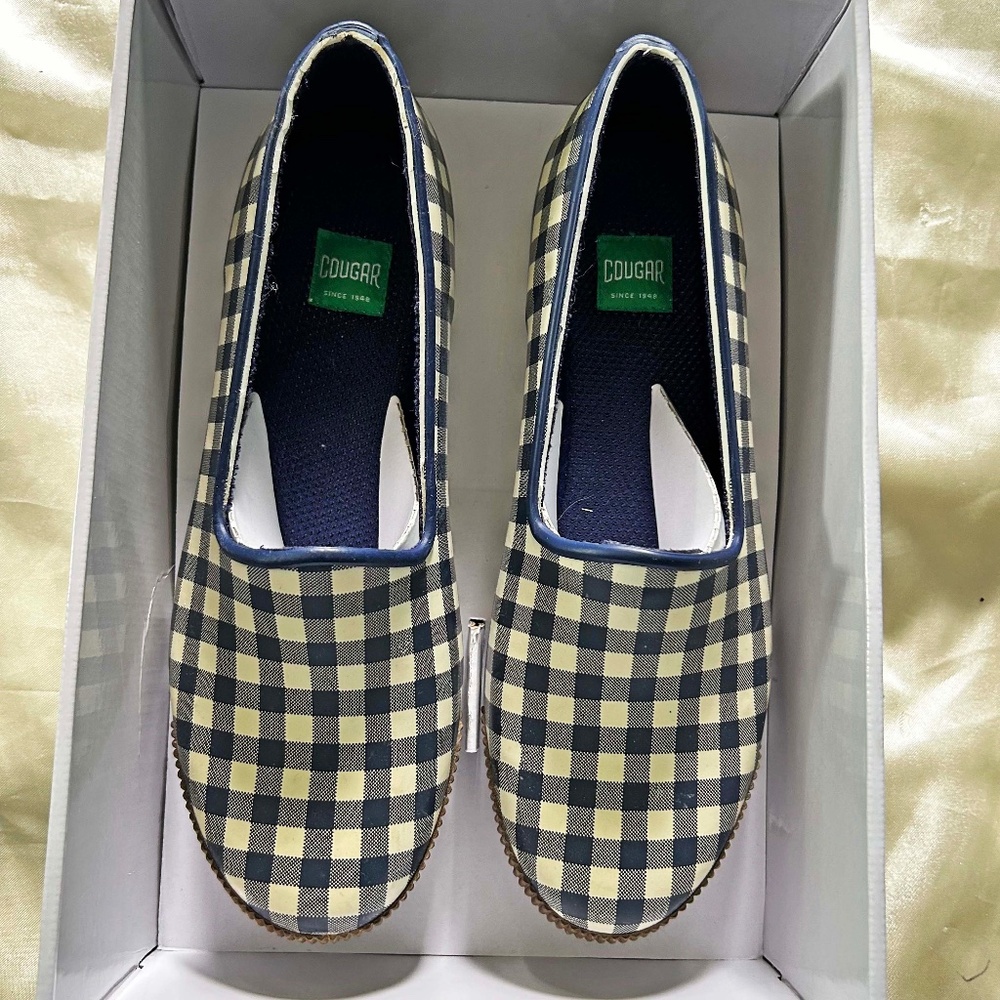 RAIN SHOES, WATERPROOF, LADIES SZ 8, NAVY GINGHAM, RUBBER, by COUGAR, IN ORIGINA